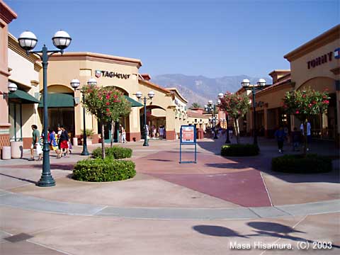 Desert Hills Premium Outlets